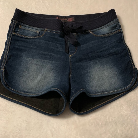 Stretchy waist band shorts - Picture 6 of 9